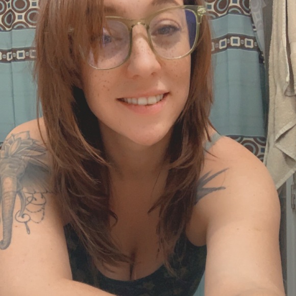 Meet your Posher, Tesla - Picture 1 of 1